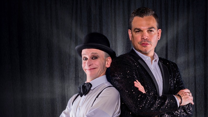 Magier Marco Miele mit seinem Partner Pablo