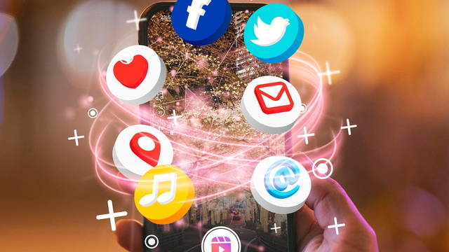 Social Media Icons Smartphone in der Hand