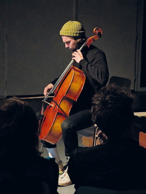Antoni Majewski mit Cello