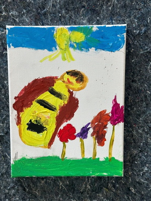 Bild einer Biene auf einer Wiese