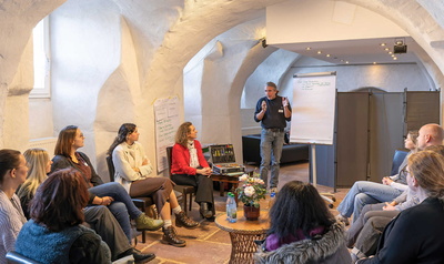 Stefan Adams und Julia Hildenbrand moderieren den Workshop