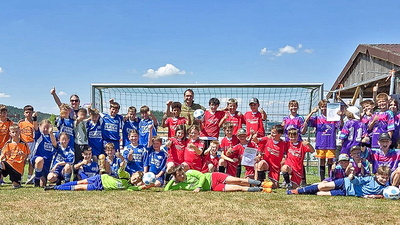Gruppenfoto der verschiedenen Teams