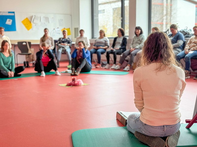 Achtsamkeitsübung im Sitzkreis