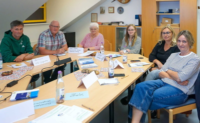 Vereinskassierende im lebhaften Austausch