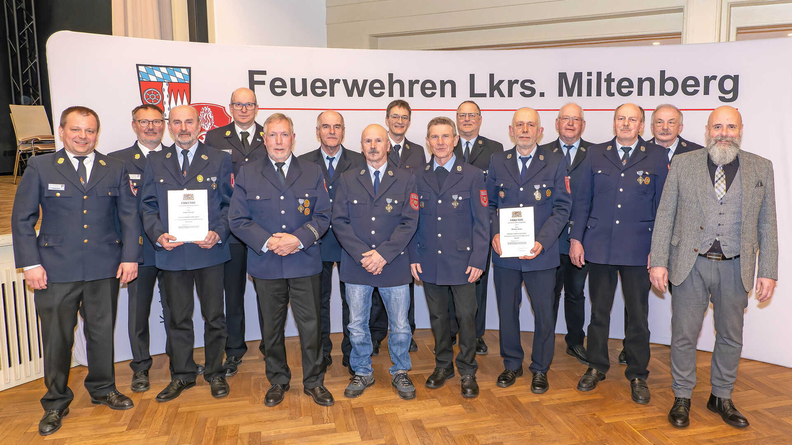 Gruppenfoto der zu ehrenden Feuerwehrdienstleistenden für 50 Jahre Dienst