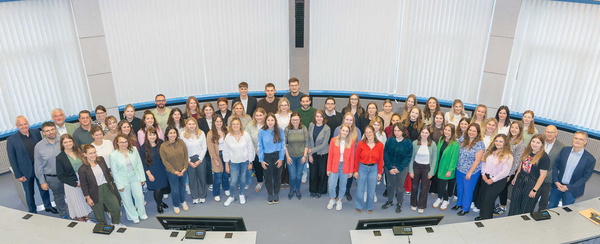 Gruppenfoto der neuen Lehrkräfte