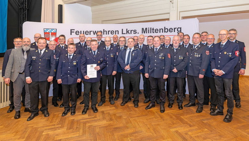 Gruppenfoto der zu ehrenden Feuerwehrdienstleistenden für 40 Jahre Dienst
