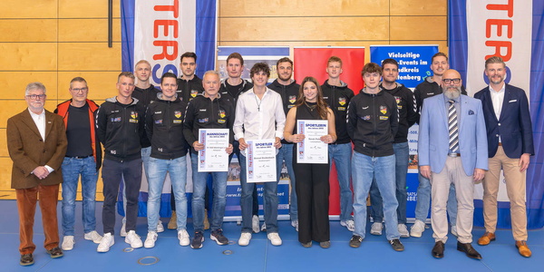 Gruppenfoto der Sportlerinnen und zum Sportler des Jahres