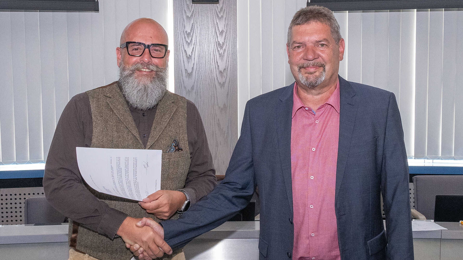 Stellvertretender Landrat Bernd Schötterl und Wolfgang Hörnig