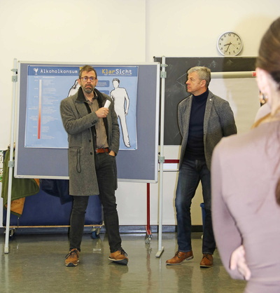 Landrat Jens Marco Scherf (links) und Schulleiter Ulrich Koch