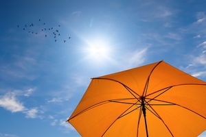 Sommer Sonne Sonnenschirm blauer Himmel