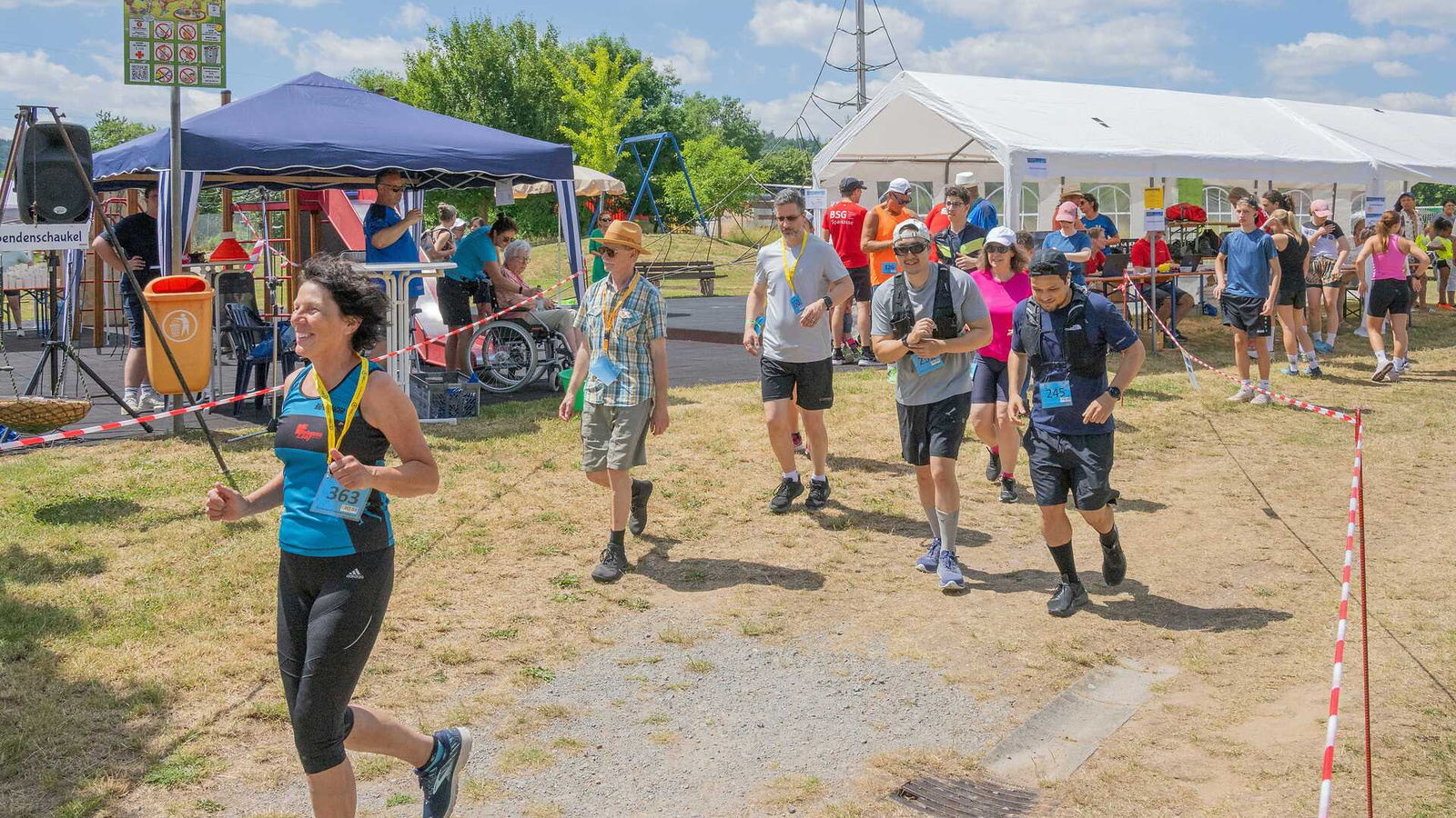Läuferinnen und Läufer beim Inklusions-Spendenlauf