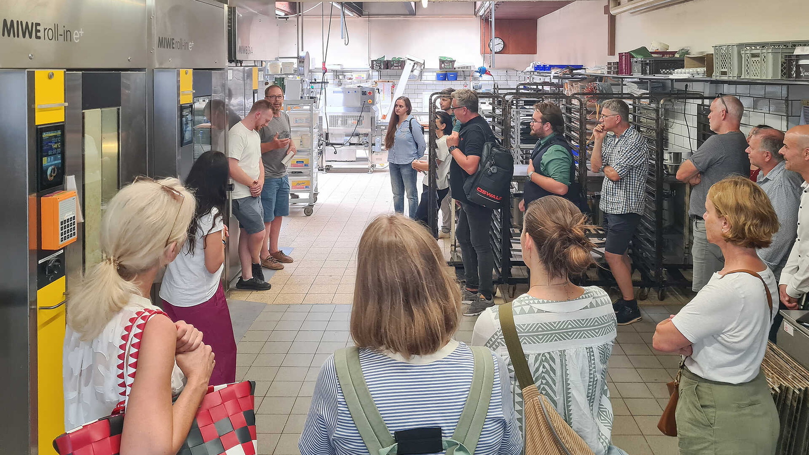 Geschäftsführer Thomas und Felix Hench zeigen den Betrieb