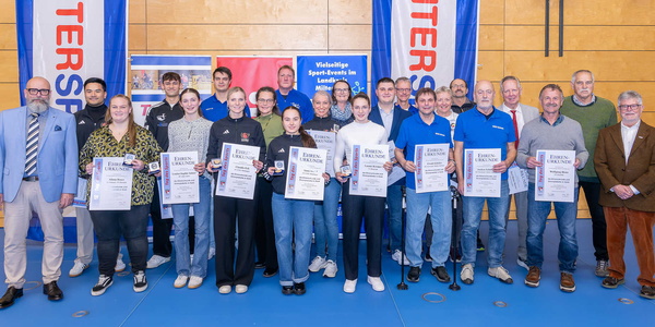 Gruppenfoto der mit Gold ausgezeichneten Sportlerinnen und Sportler