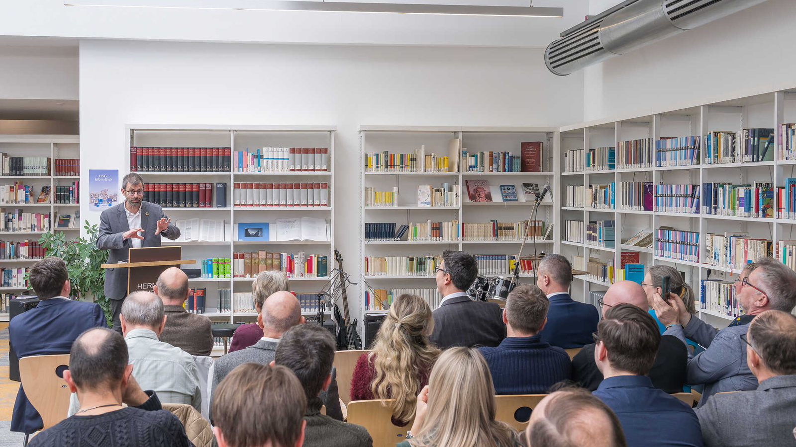 Landrat Jens Marco Scherf bei der offiziellen Einweihung