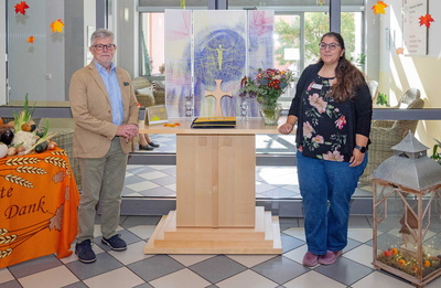 der neue mobile Altar wird präsentiert