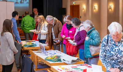 Aussteller und Besucher