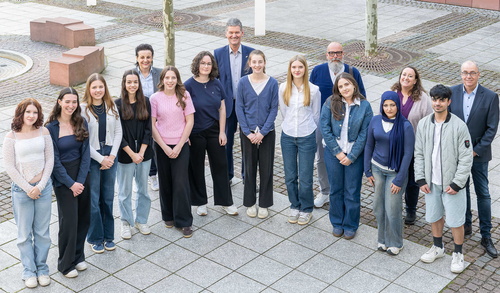 Schülerinnen und Schüler im Gruppenbild