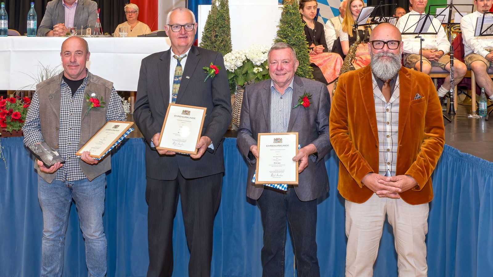 Rudolf Fuchs, Ludwig Vad, Raimund Schmitt und stellvertretendem Landrat Bernd Schötterl