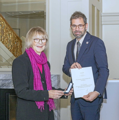 Monika Möller-Stegerwald und Landrat Jens Marco Scherf