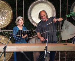 Mann und Frau auf der Bühne