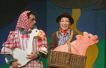 Hans mit Schwein im Korb