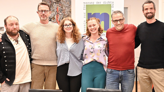 Gruppe mit sechs Personen