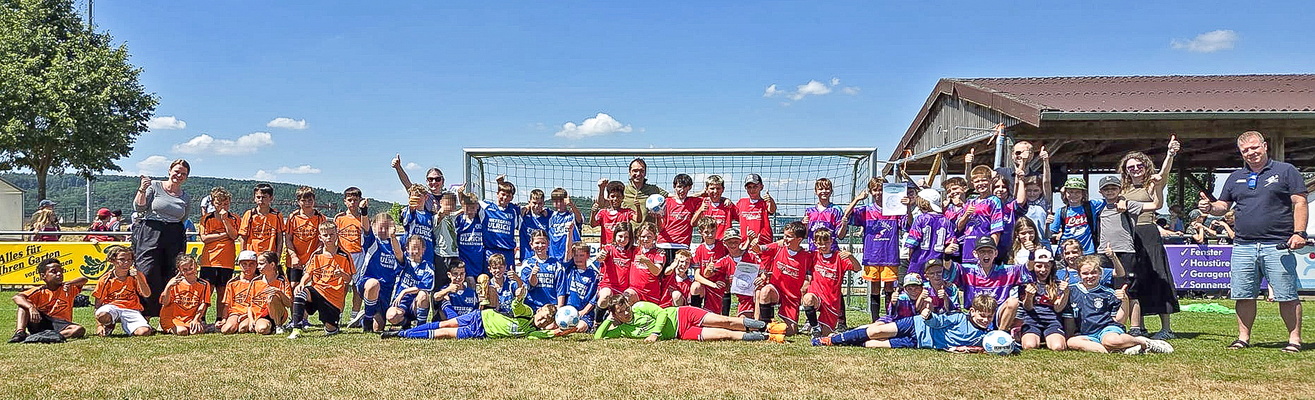 Gruppenfoto der verschiedenen Teams