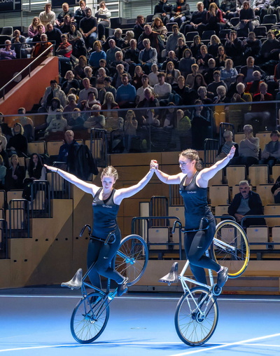 Kunstradfahrerinnen des RV Adler Soden