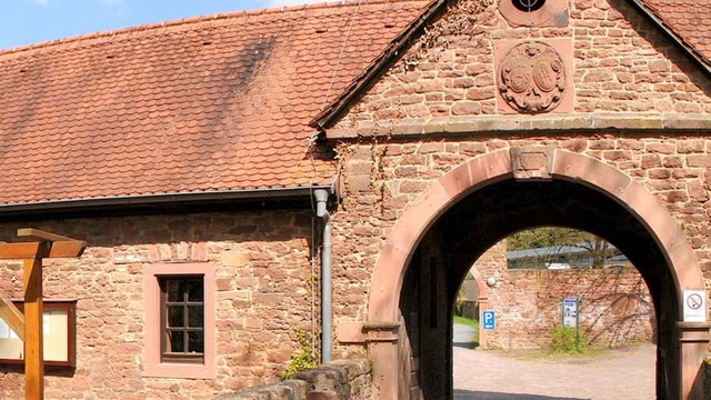 Torbogen aus Sandstein