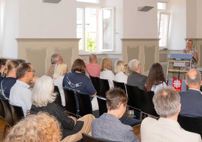 Stellvertretende Landrätin Monika Wolf-Pleßmann überbringt Glückwünsche