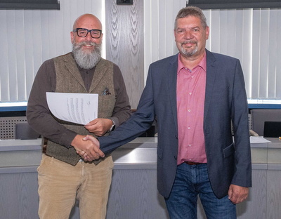 Stellvertretender Landrat Bernd Schötterl und Wolfgang Hörnig