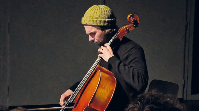 Antoni Majewski mit Cello