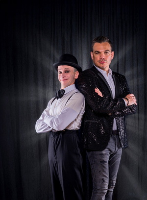 Magier Marco Miele mit seinem Partner Pablo